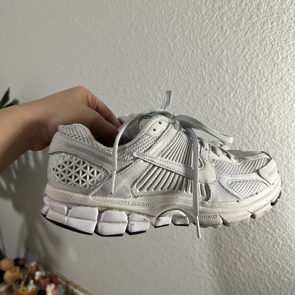 NIKE Zoom Vomero 5 Sneakers - Picture 11 of 12